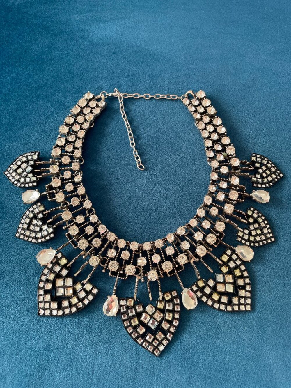 Hardly if ever worn Statement Bib Collar Necklace w shimmer bright Rhinestones